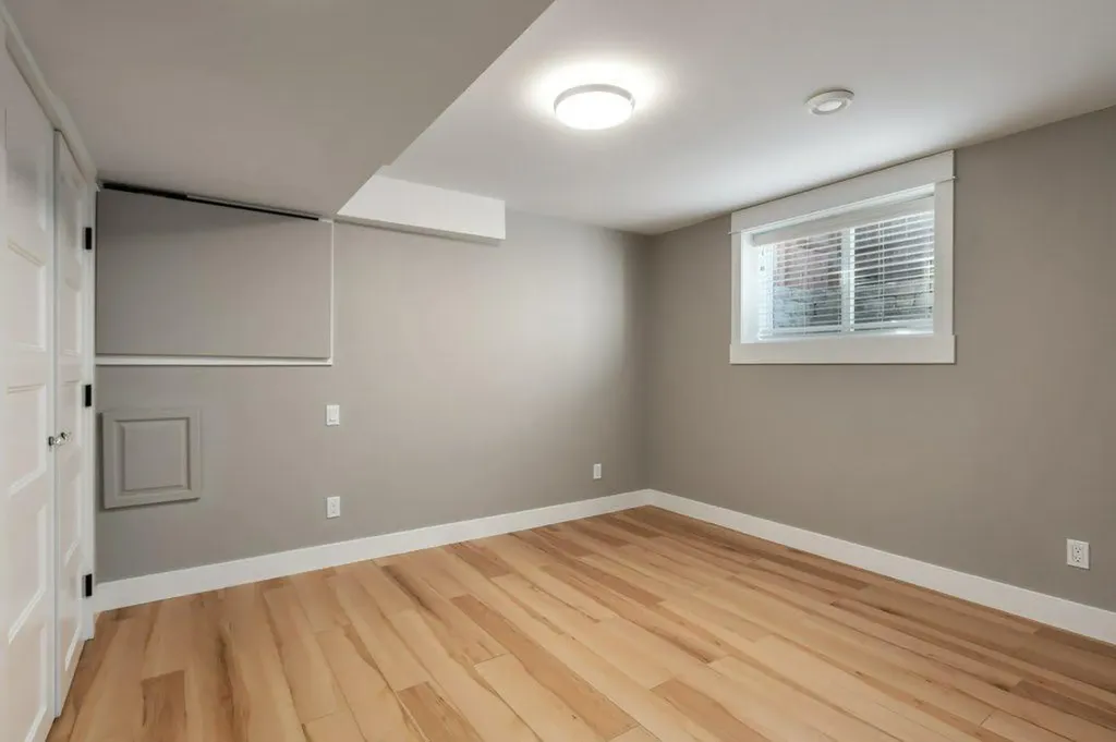 9504 3 Street SE Calgary AB T2J 0W8