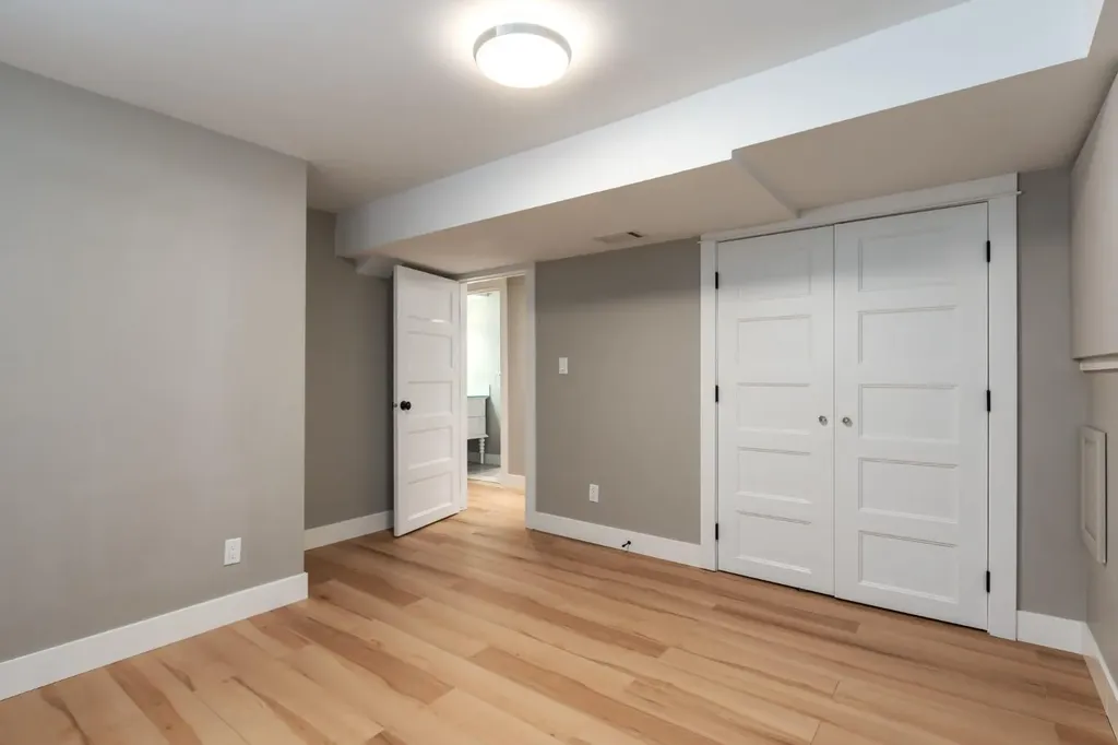 9504 3 Street SE Calgary AB T2J 0W8