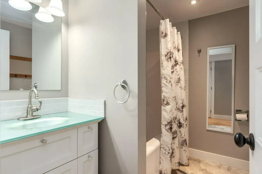 9504 3 Street SE Calgary AB T2J 0W8