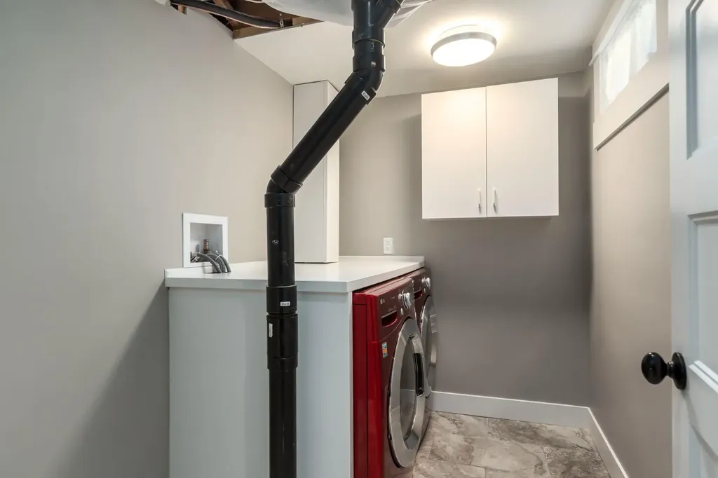 9504 3 Street SE Calgary AB T2J 0W8