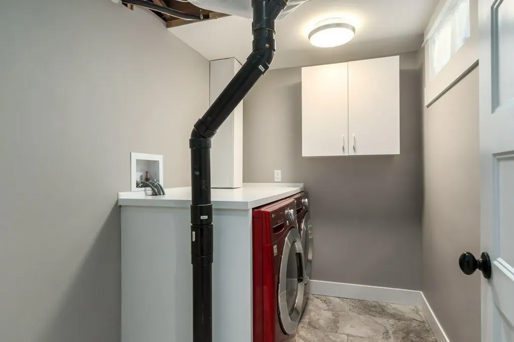 9504 3 Street SE Calgary AB T2J 0W8