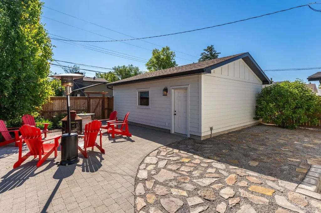 9504 3 Street SE Calgary AB T2J 0W8