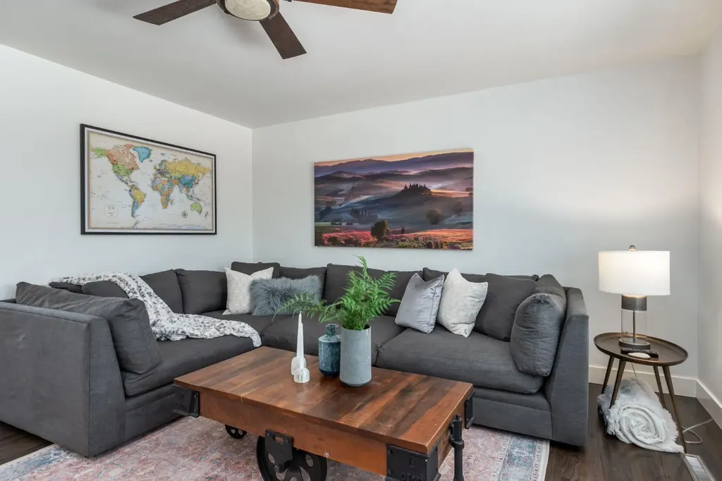 9504 3 Street SE Calgary AB T2J 0W8