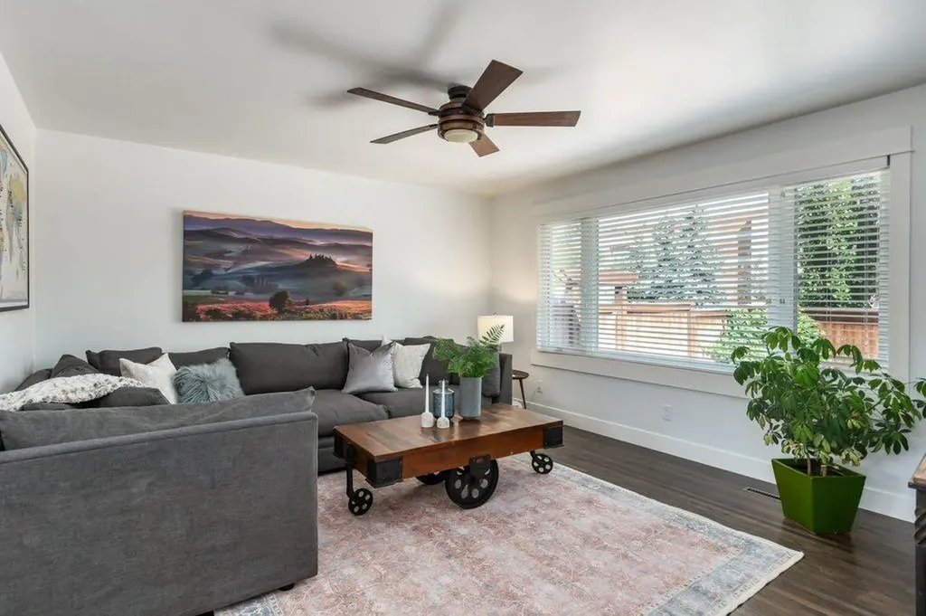 9504 3 Street SE Calgary AB T2J 0W8