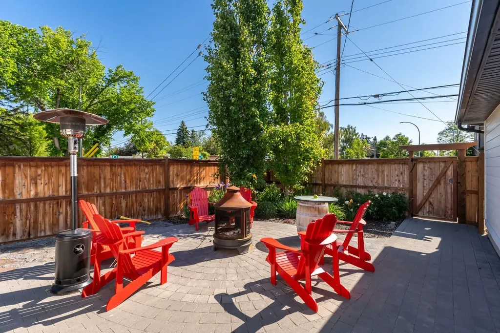 9504 3 Street SE Calgary AB T2J 0W8