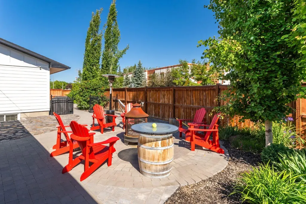 9504 3 Street SE Calgary AB T2J 0W8