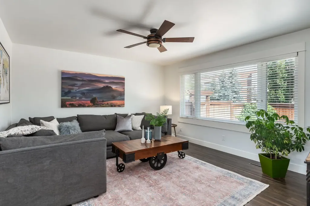 9504 3 Street SE Calgary AB T2J 0W8