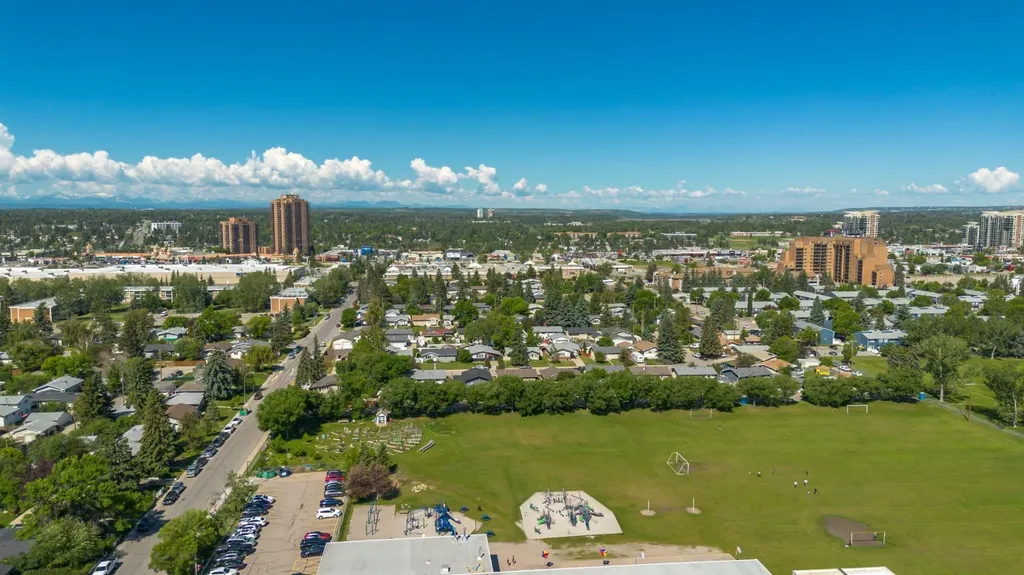 9504 3 Street SE Calgary AB T2J 0W8