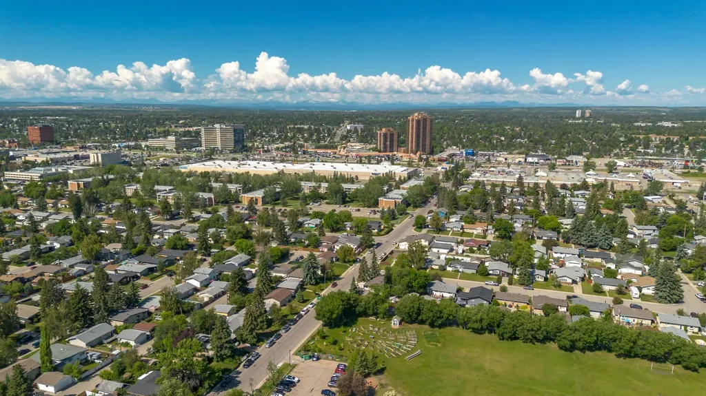 9504 3 Street SE Calgary AB T2J 0W8