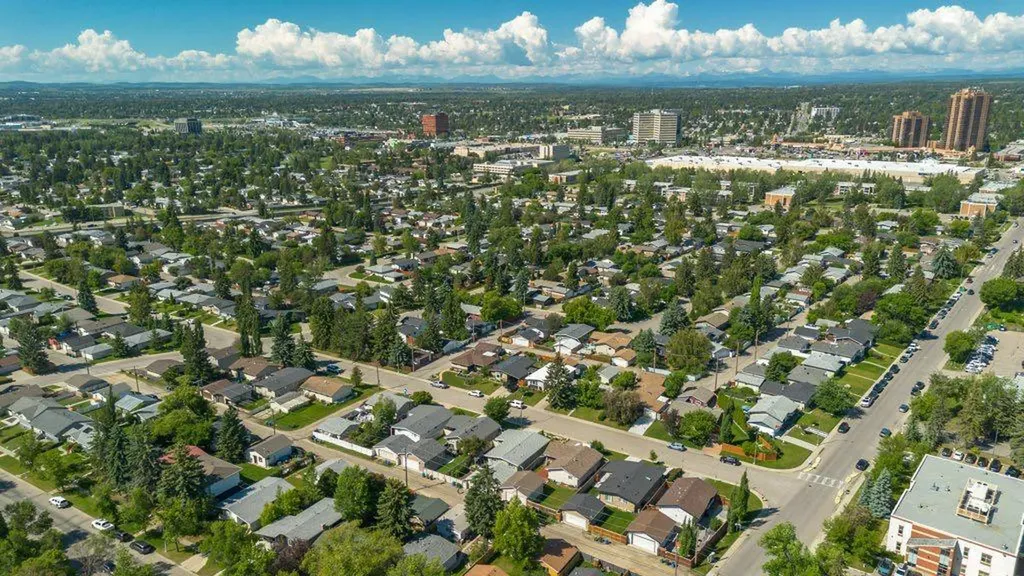 9504 3 Street SE Calgary AB T2J 0W8