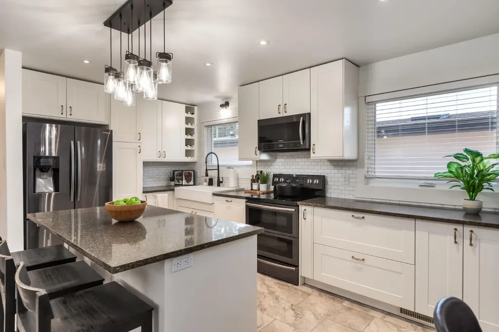 9504 3 Street SE Calgary AB T2J 0W8