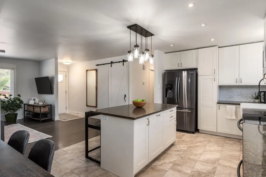 9504 3 Street SE Calgary AB T2J 0W8
