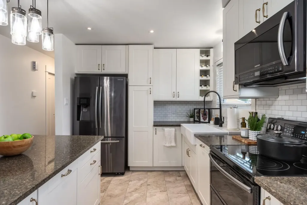 9504 3 Street SE Calgary AB T2J 0W8