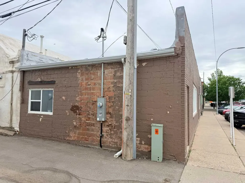 5301 48 Avenue Taber AB T1G 1S7