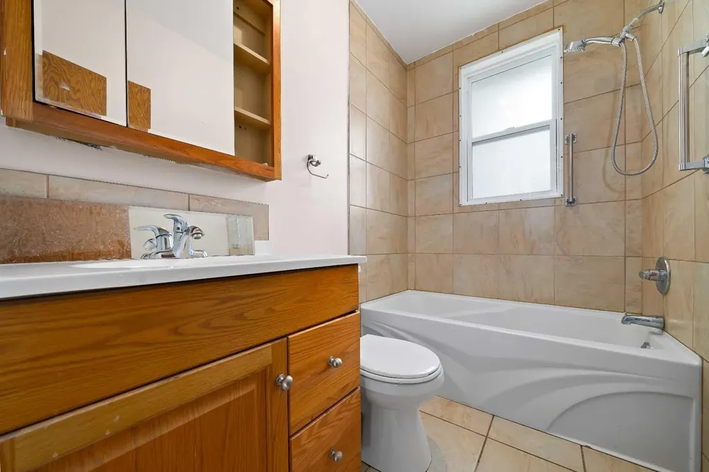 20 6 Street SW Medicine Hat AB T1A4H8