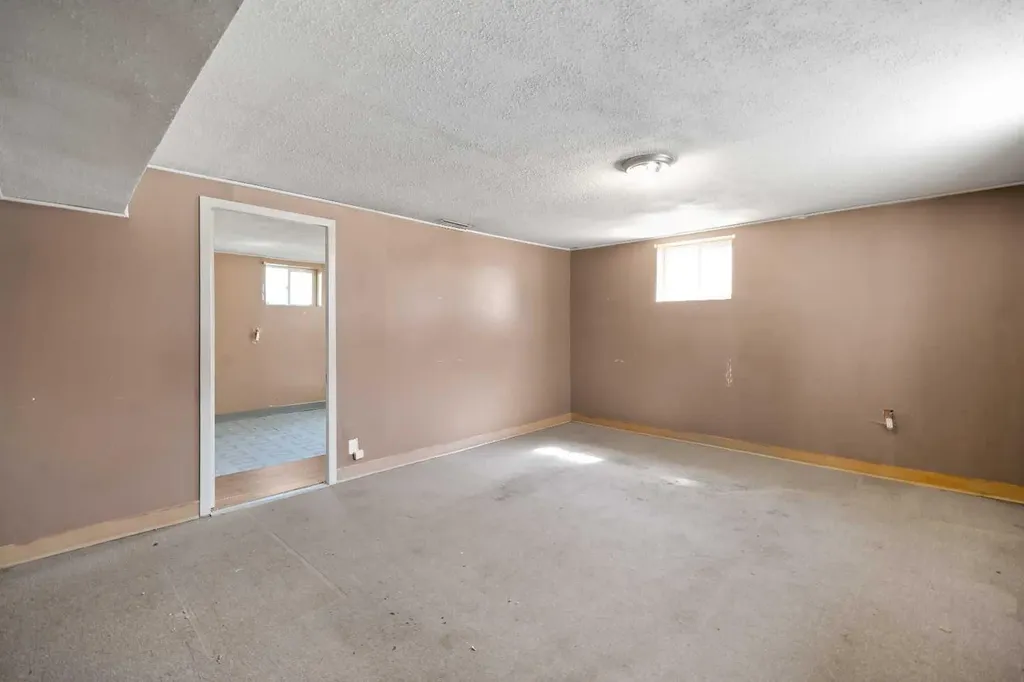 20 6 Street SW Medicine Hat AB T1A4H8