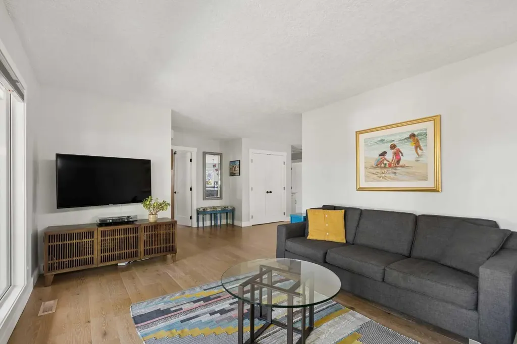 127 Parkglen Crescent SE Calgary AB T2J 4L9
