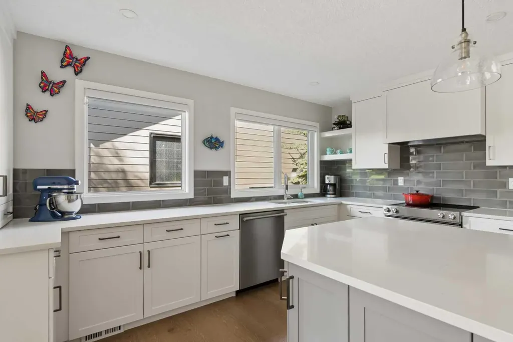 127 Parkglen Crescent SE Calgary AB T2J 4L9