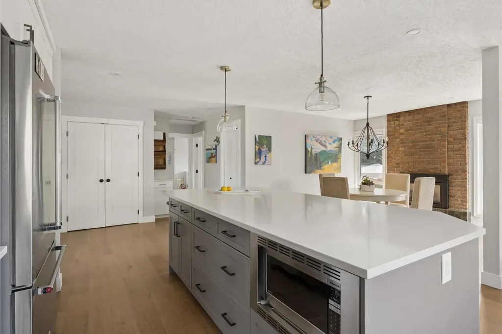 127 Parkglen Crescent SE Calgary AB T2J 4L9