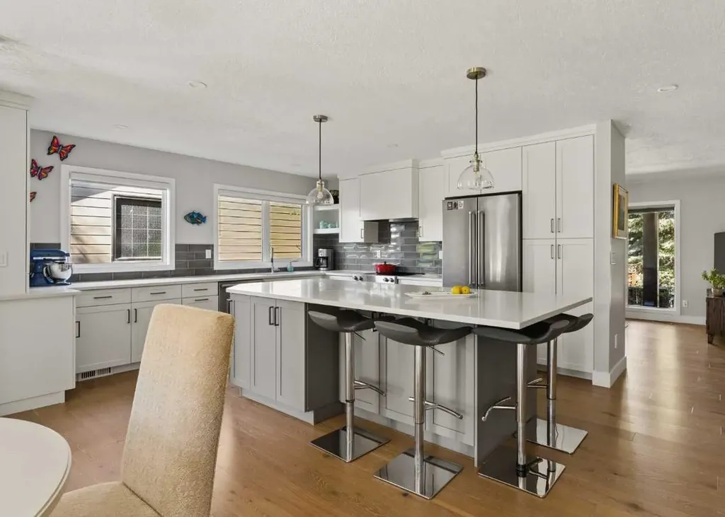 127 Parkglen Crescent SE Calgary AB T2J 4L9