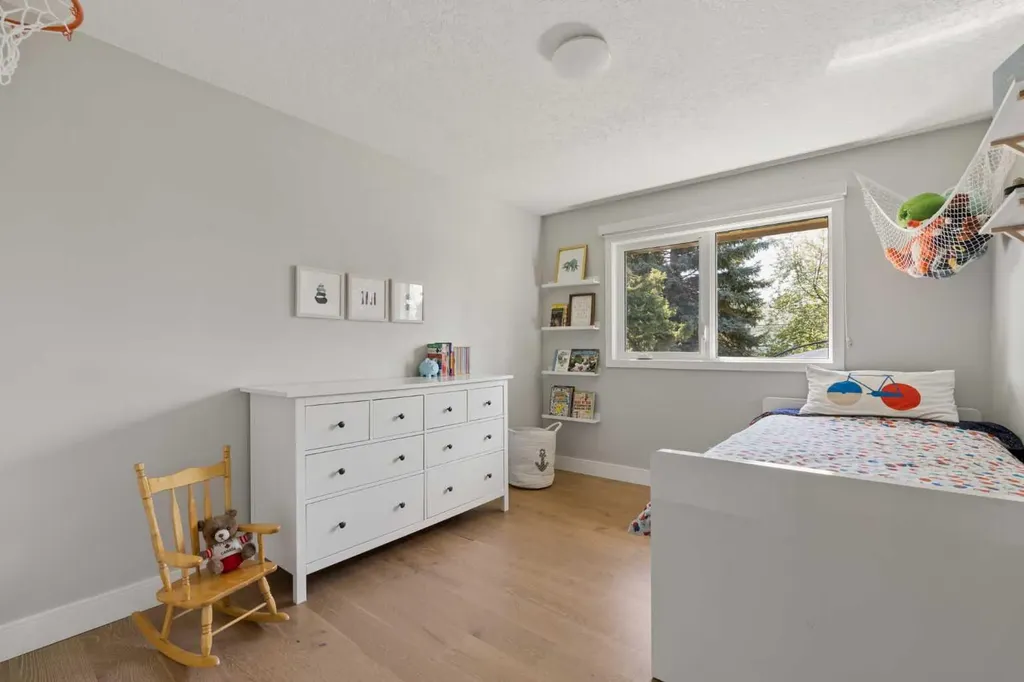 127 Parkglen Crescent SE Calgary AB T2J 4L9