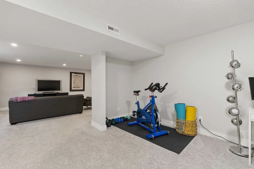 127 Parkglen Crescent SE Calgary AB T2J 4L9