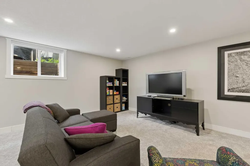 127 Parkglen Crescent SE Calgary AB T2J 4L9
