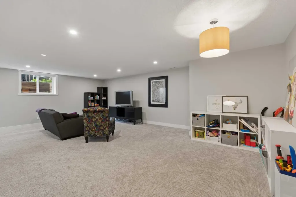 127 Parkglen Crescent SE Calgary AB T2J 4L9