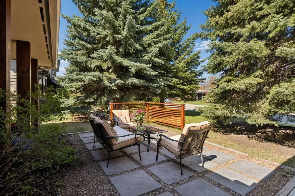 127 Parkglen Crescent SE Calgary AB T2J 4L9