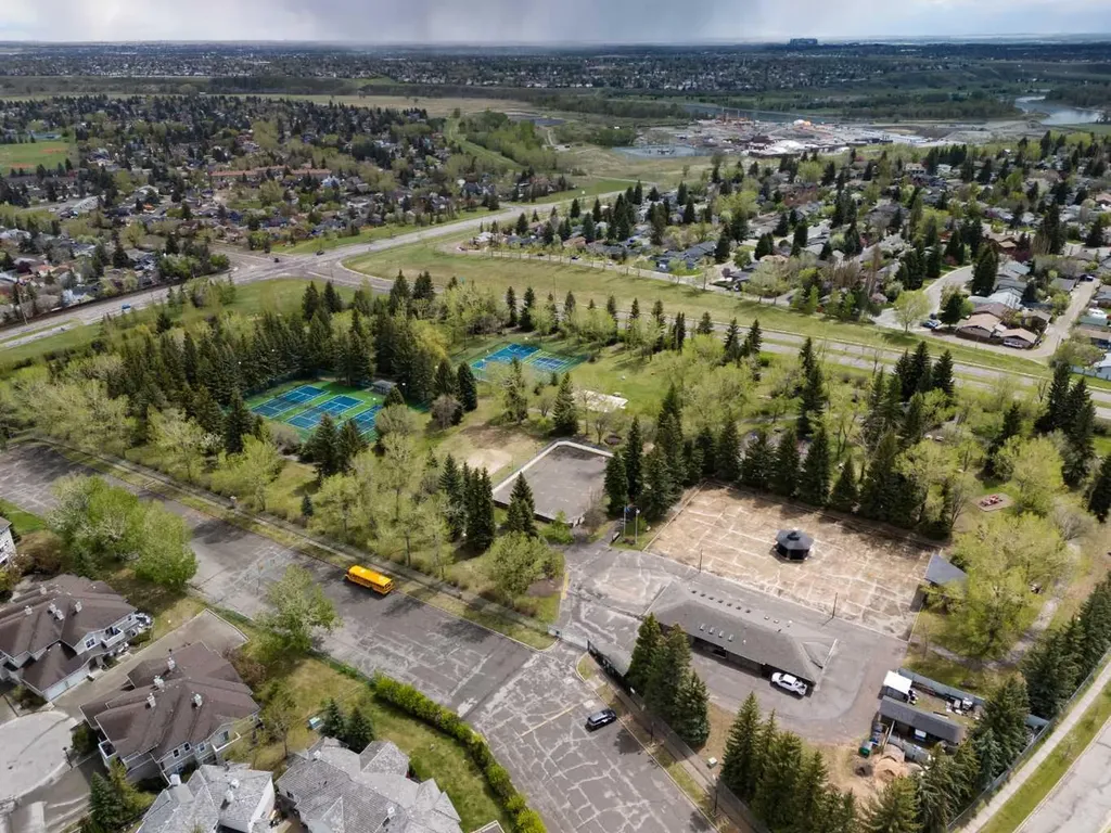 127 Parkglen Crescent SE Calgary AB T2J 4L9