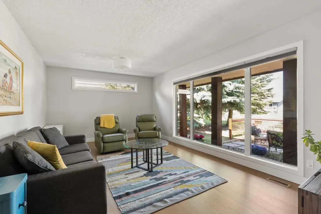 127 Parkglen Crescent SE Calgary AB T2J 4L9