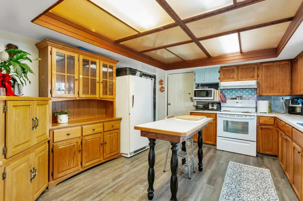 4520 36 Avenue Ponoka AB T4J 1A2