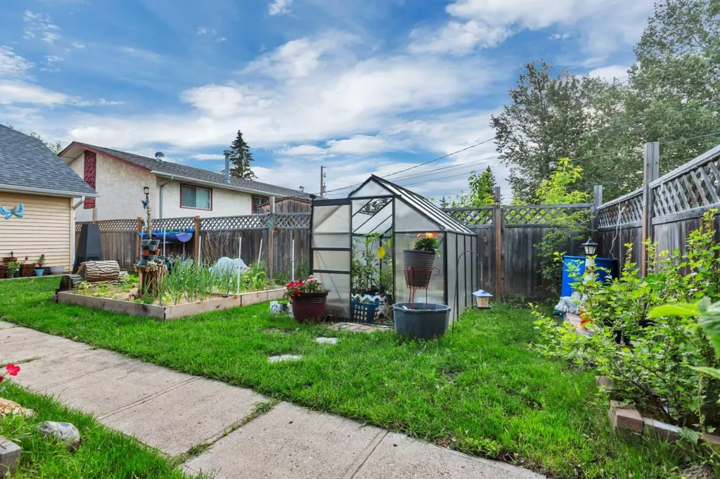 4520 36 Avenue Ponoka AB T4J 1A2