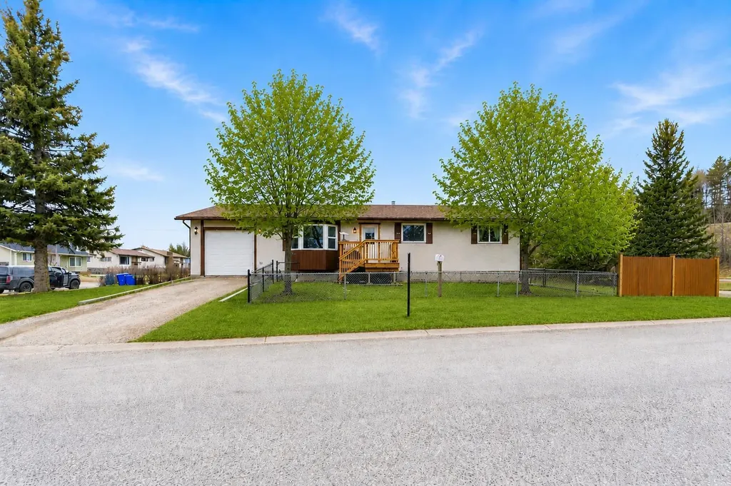 616 1 Street NE Sundre AB T0M 1X0