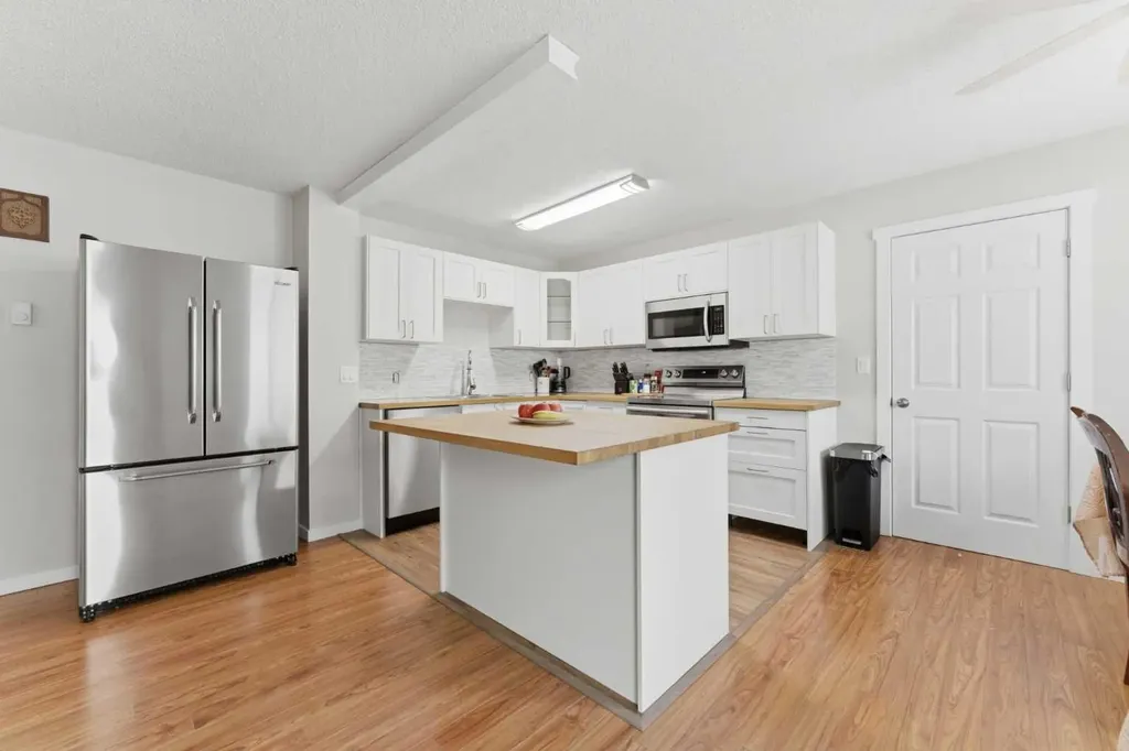 616 1 Street NE Sundre AB T0M 1X0