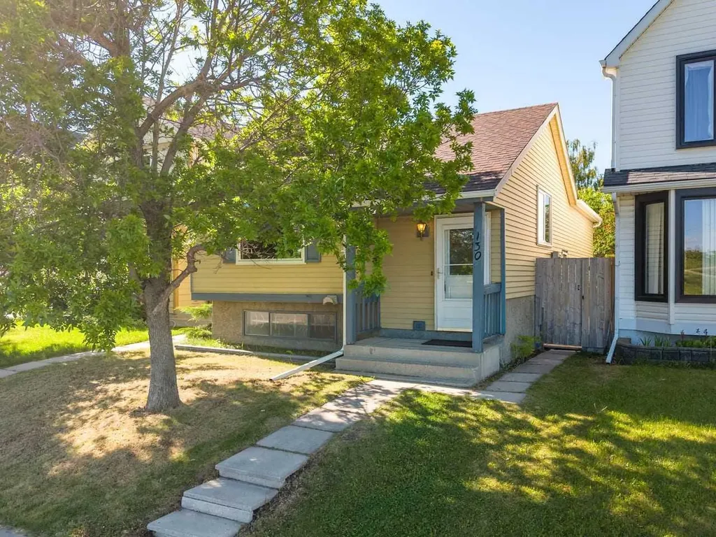 130 Woodbrook Way SW Calgary AB T2W4R6