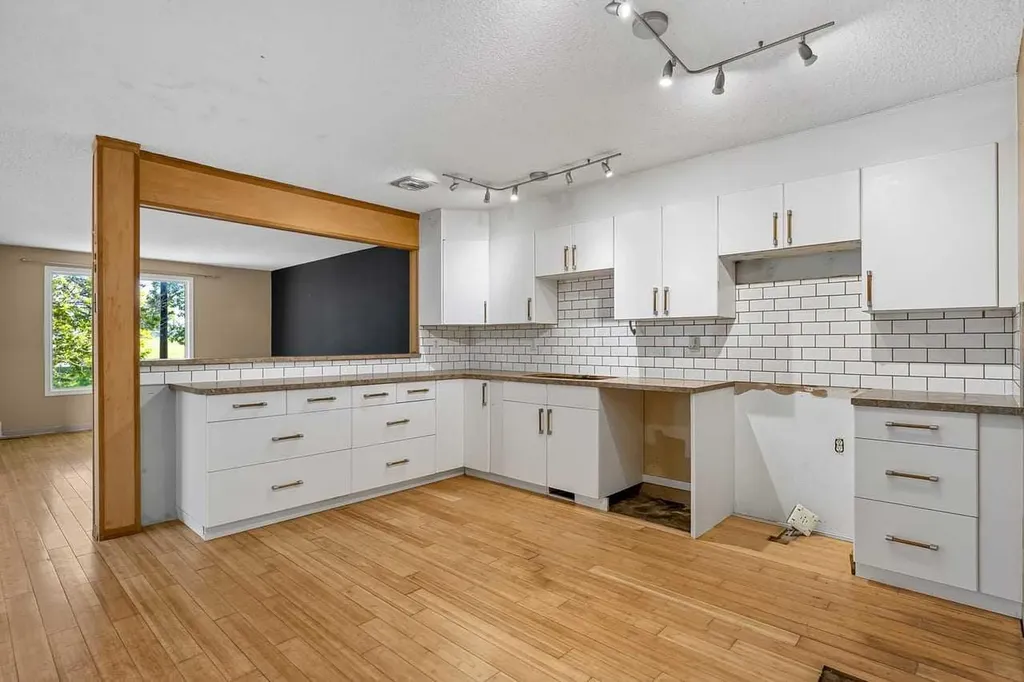 130 Woodbrook Way SW Calgary AB T2W4R6