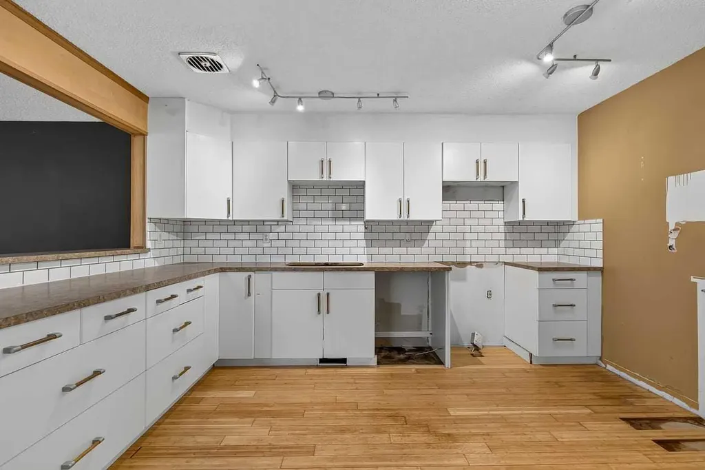 130 Woodbrook Way SW Calgary AB T2W4R6