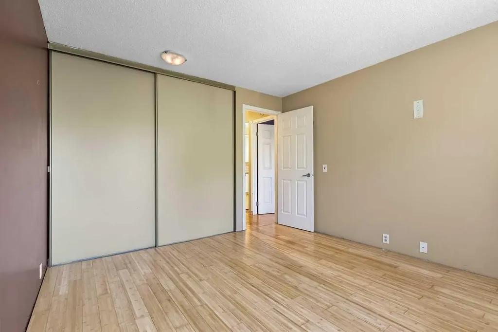130 Woodbrook Way SW Calgary AB T2W4R6