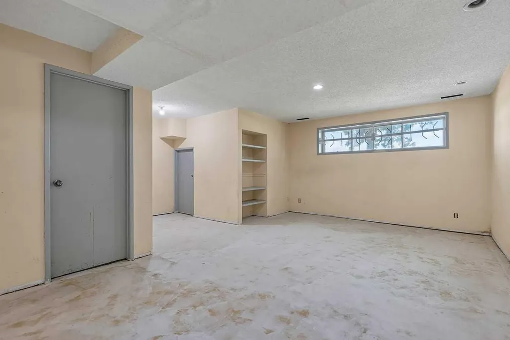 130 Woodbrook Way SW Calgary AB T2W4R6