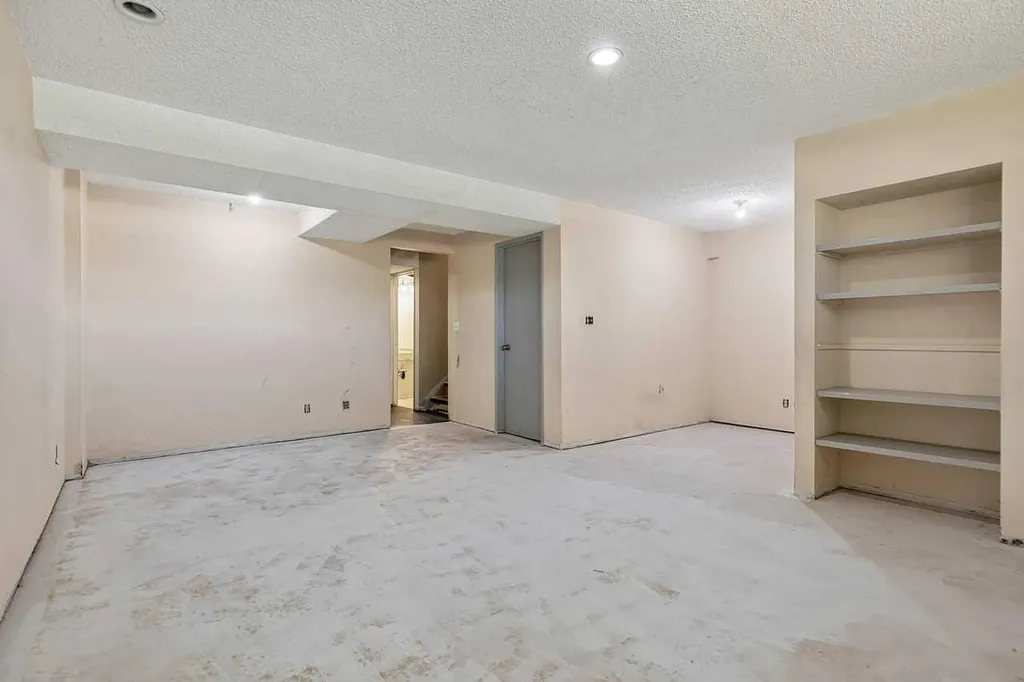 130 Woodbrook Way SW Calgary AB T2W4R6