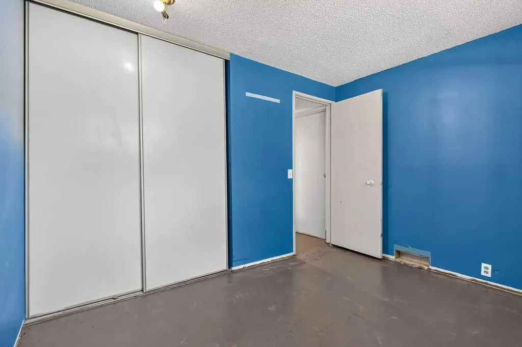 130 Woodbrook Way SW Calgary AB T2W4R6