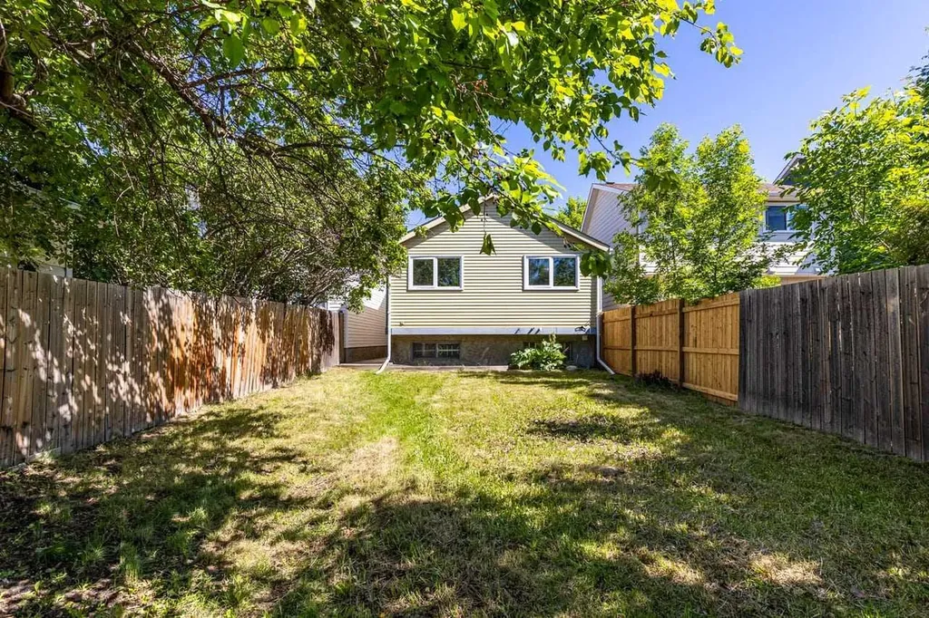 130 Woodbrook Way SW Calgary AB T2W4R6
