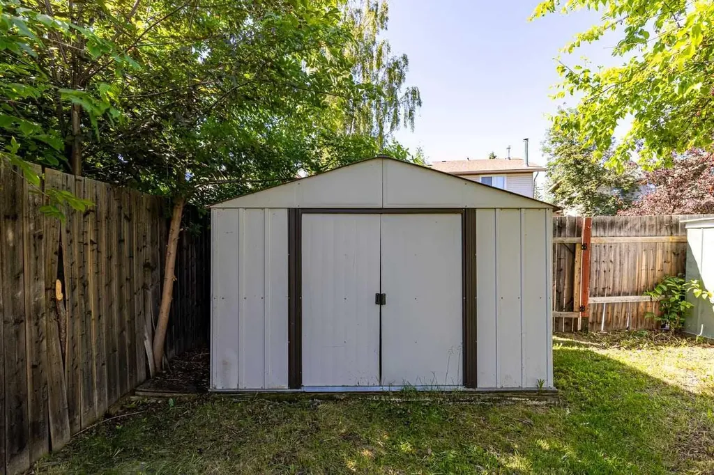 130 Woodbrook Way SW Calgary AB T2W4R6