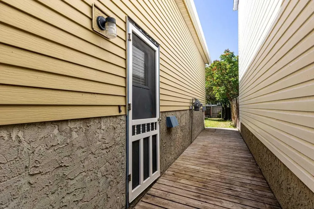 130 Woodbrook Way SW Calgary AB T2W4R6