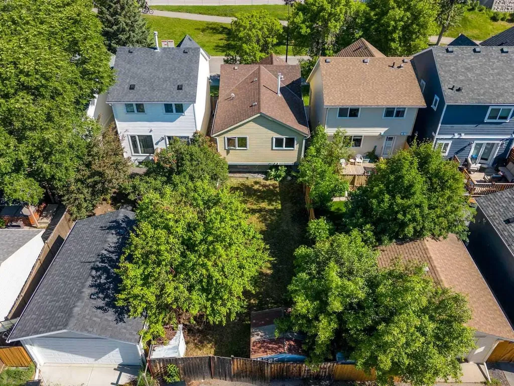 130 Woodbrook Way SW Calgary AB T2W4R6