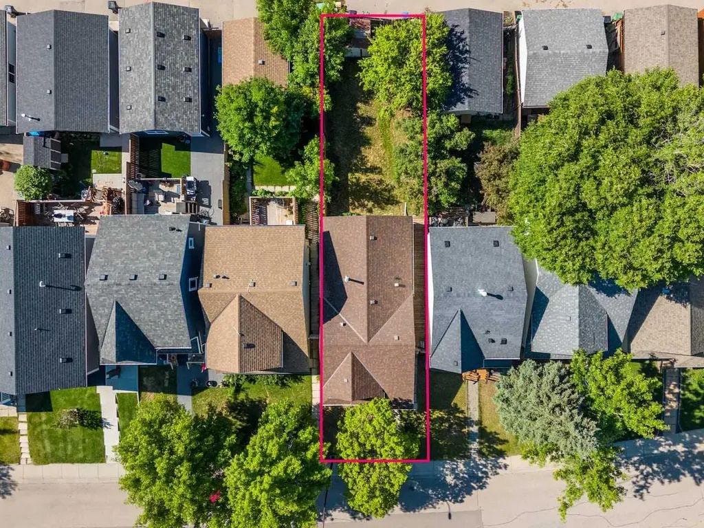 130 Woodbrook Way SW Calgary AB T2W4R6