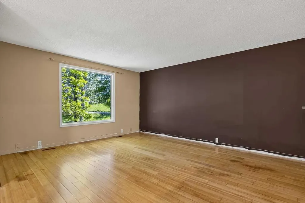130 Woodbrook Way SW Calgary AB T2W4R6