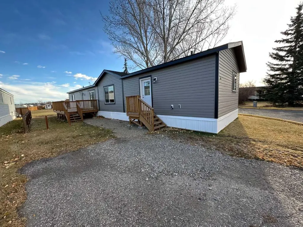 24 Homestead Way SE High River AB T1V 1J7