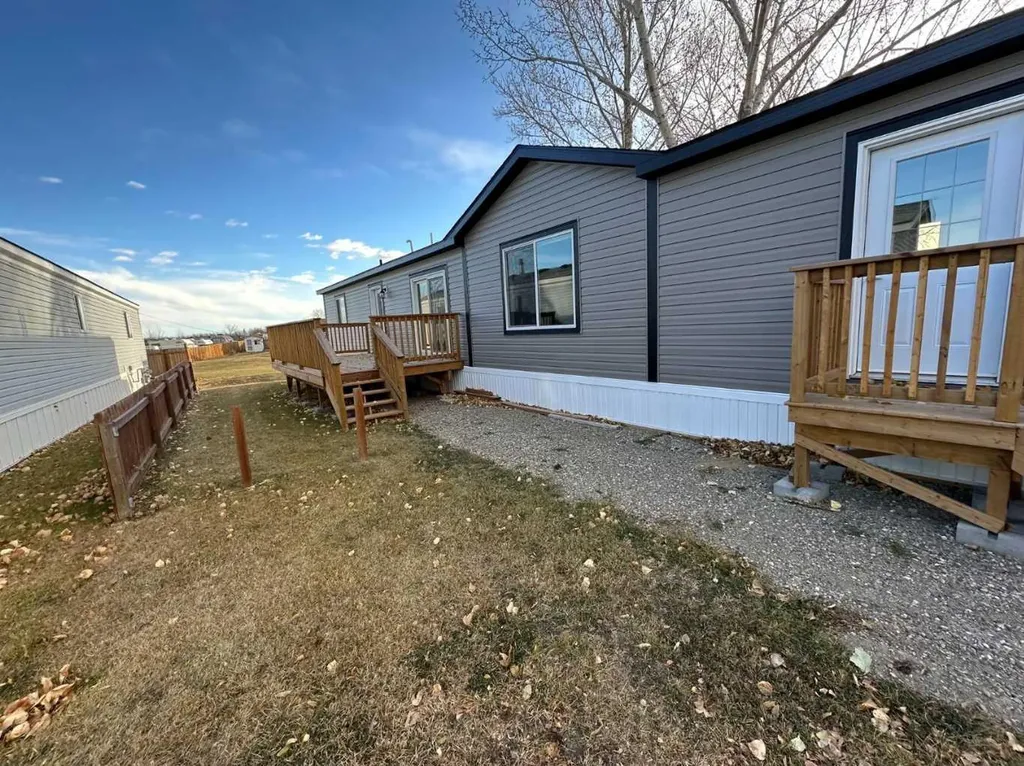 24 Homestead Way SE High River AB T1V 1J7